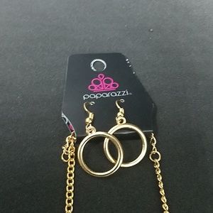 paparazzi Jewelry - NWT Paparazzi Gold Necklace & Earrings Set paparazzi Jewelry - NWT Paparazzi Gold Necklace & Earrings Set